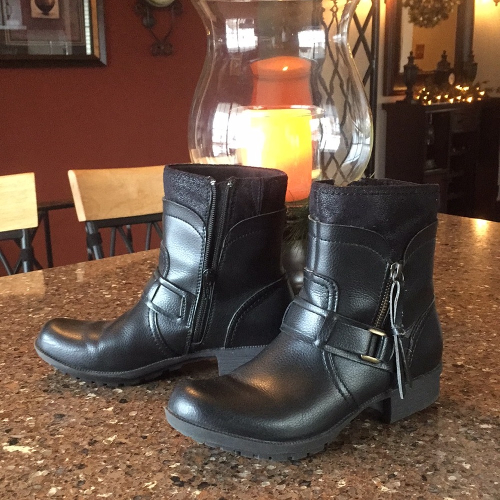 Black boots
